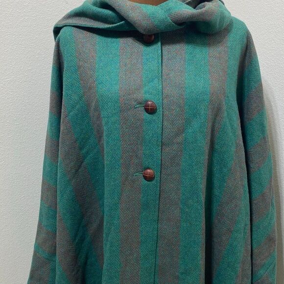 Triona Design Roisin Cape Poncho Donegal
Plaid Wool Ireland One Size Fits Most - Picture 5 of 8